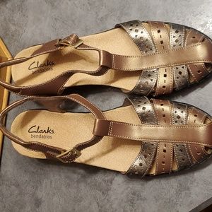 Clarks Size 9 Medium Leather Sandals
